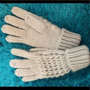 Knitted Grey Gloves